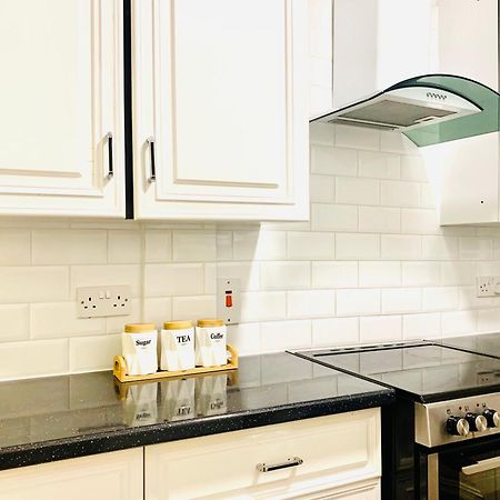 Cosy 2 Bedroom Apartment In Swiss Cottage. 伦敦 外观 照片