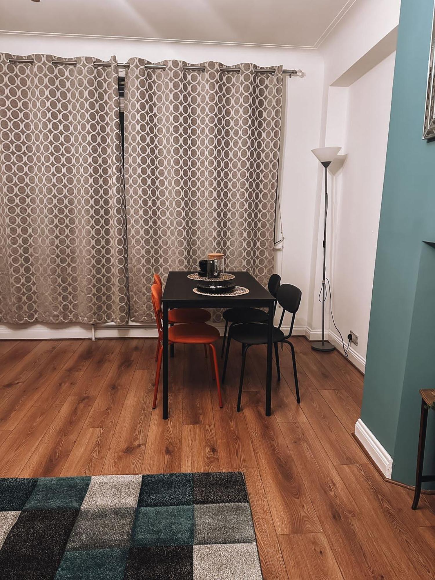 Cosy 2 Bedroom Apartment In Swiss Cottage. 伦敦 外观 照片
