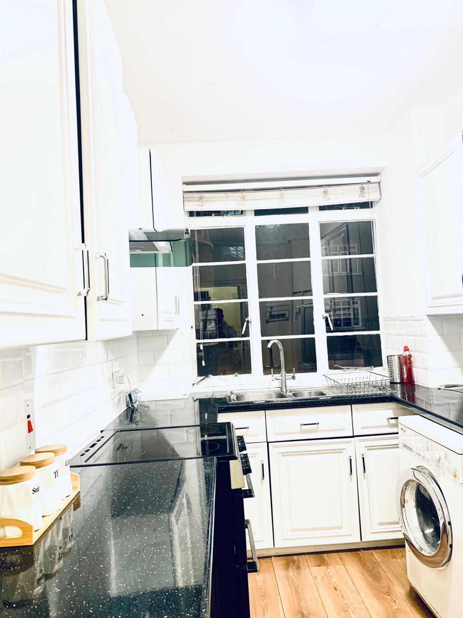 Cosy 2 Bedroom Apartment In Swiss Cottage. 伦敦 外观 照片