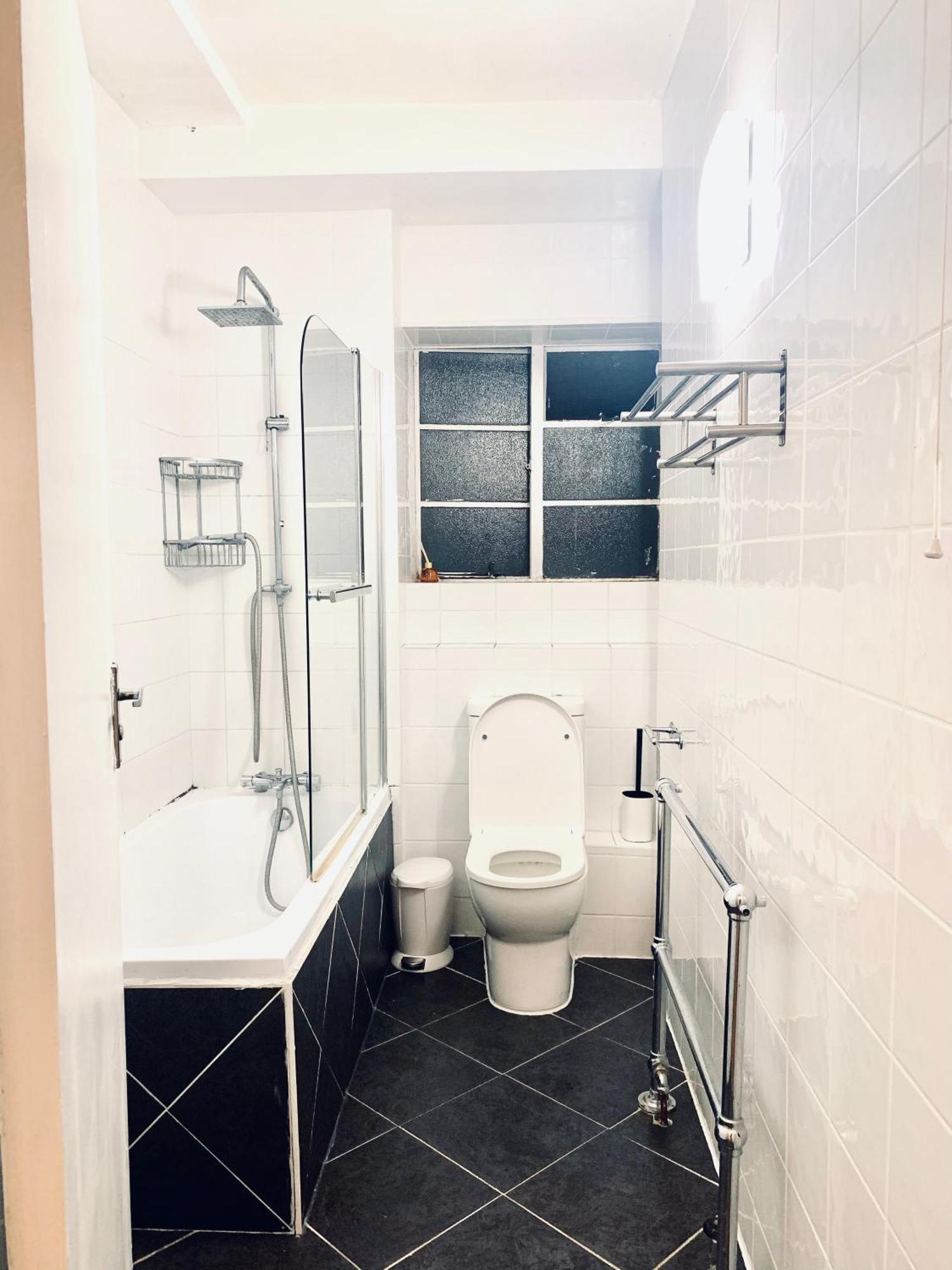 Cosy 2 Bedroom Apartment In Swiss Cottage. 伦敦 外观 照片