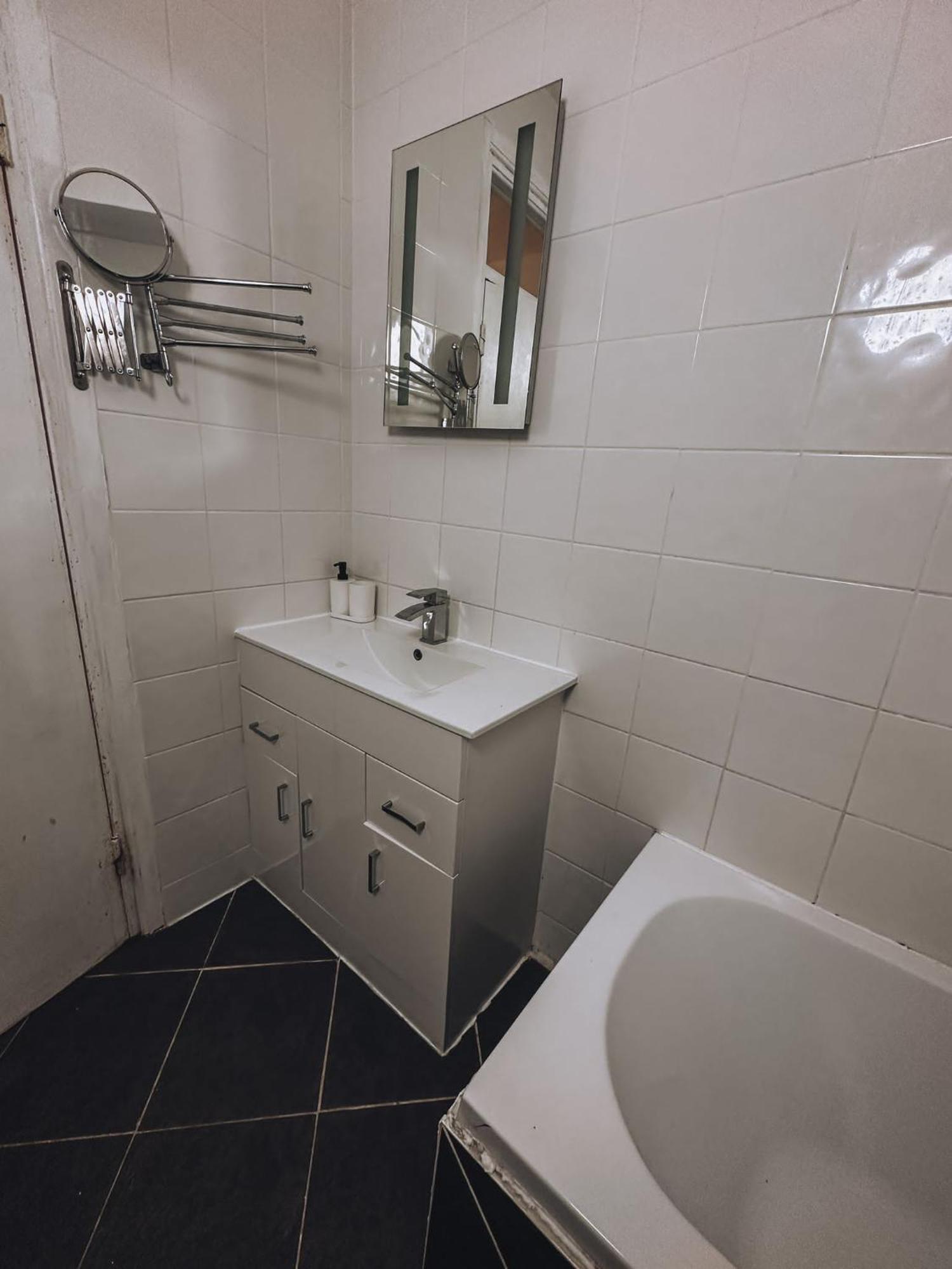 Cosy 2 Bedroom Apartment In Swiss Cottage. 伦敦 外观 照片