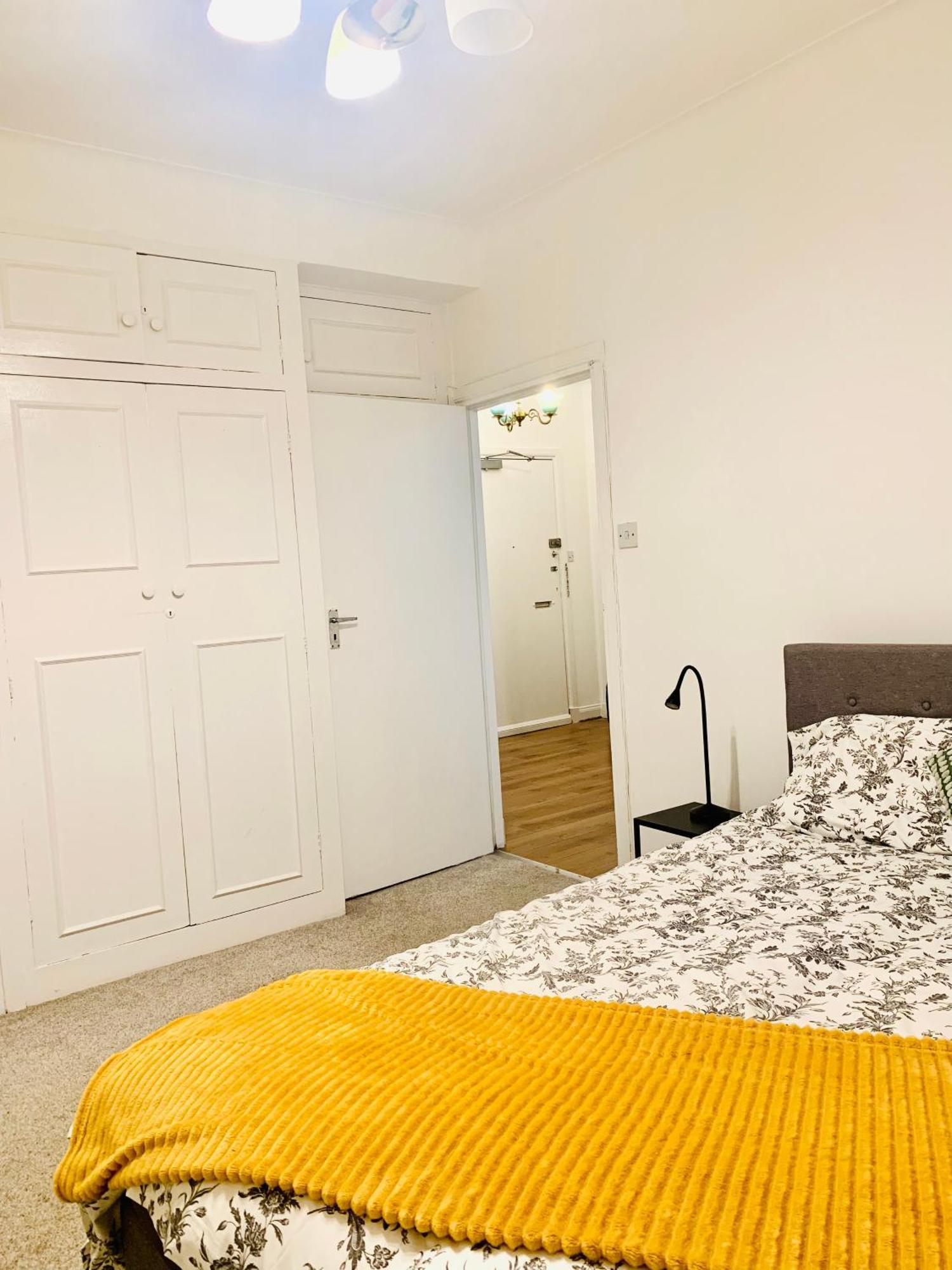 Cosy 2 Bedroom Apartment In Swiss Cottage. 伦敦 外观 照片