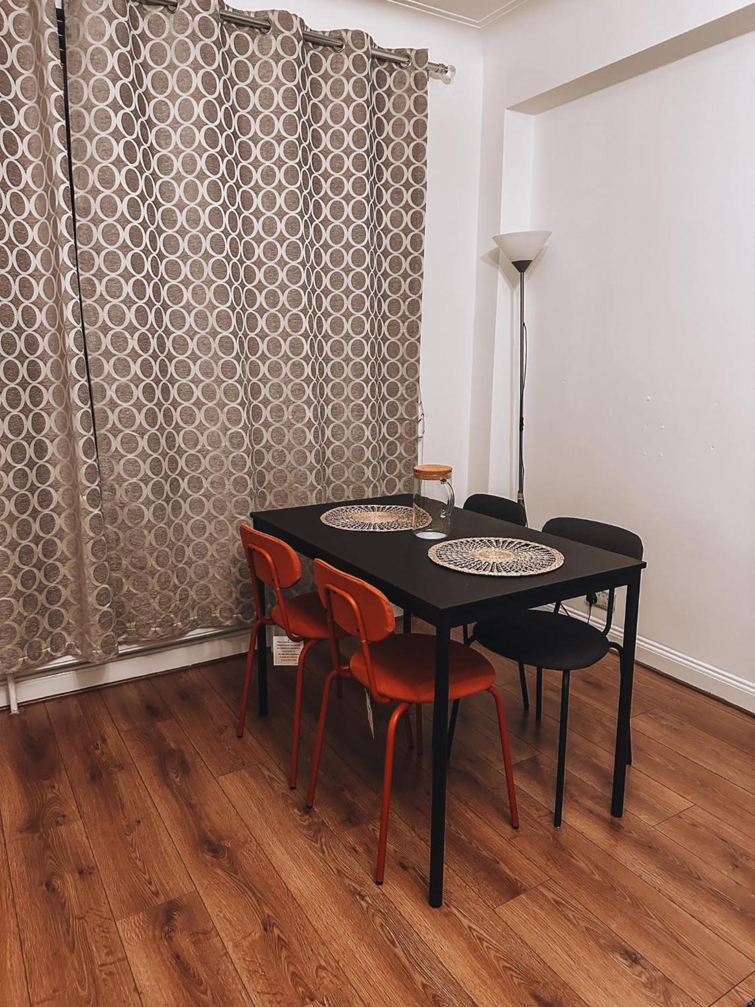Cosy 2 Bedroom Apartment In Swiss Cottage. 伦敦 外观 照片