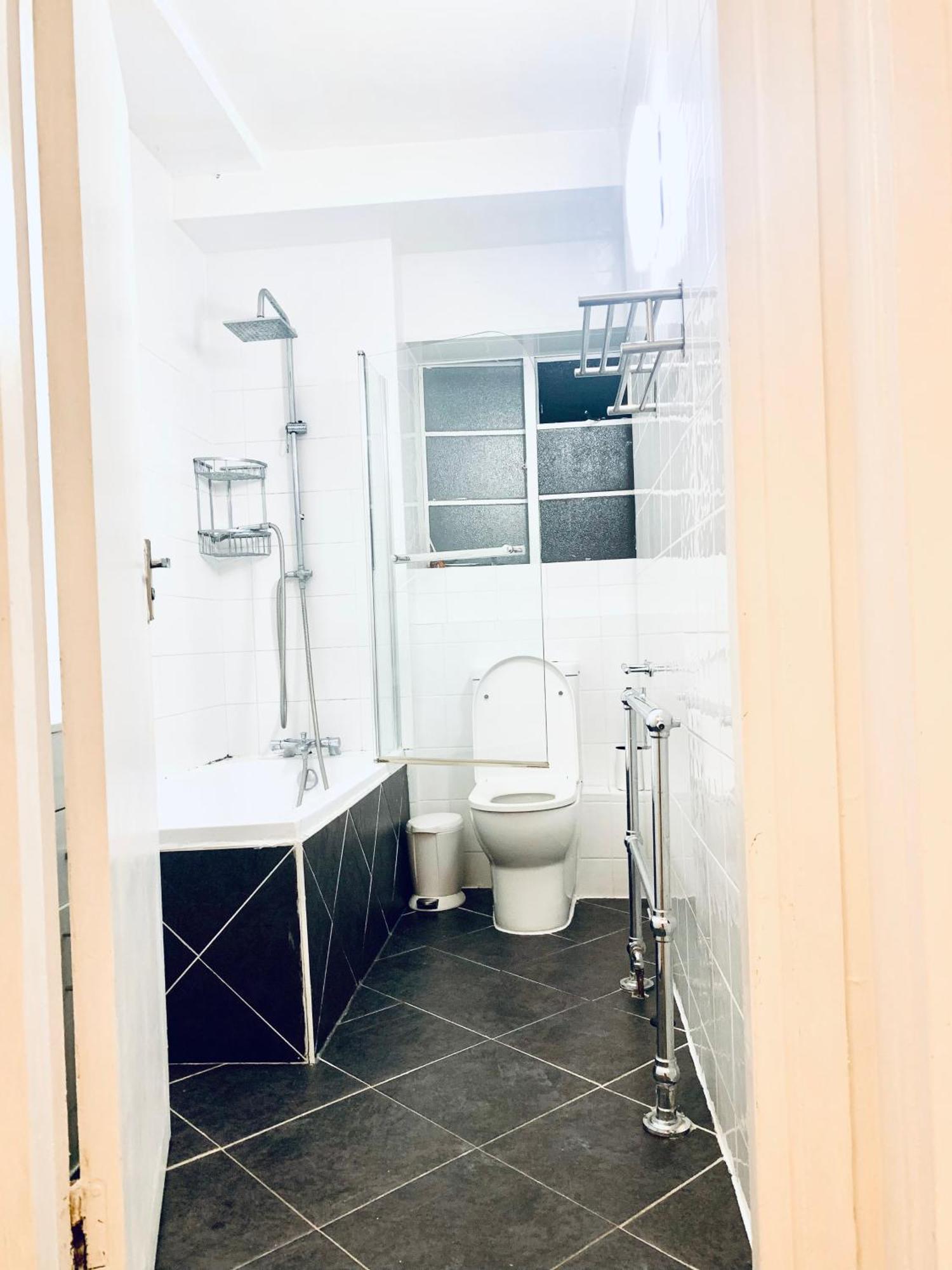 Cosy 2 Bedroom Apartment In Swiss Cottage. 伦敦 外观 照片